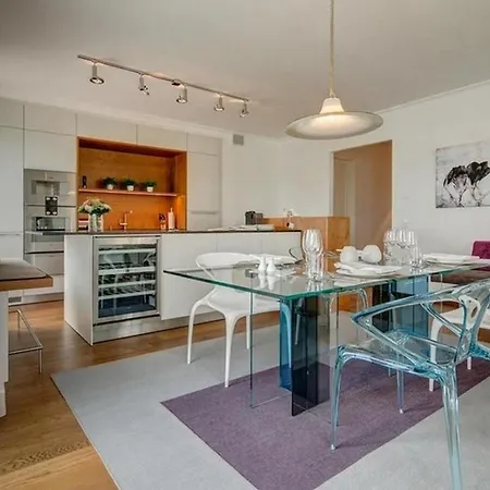 Amazing 3 Bedrooms Διαμέρισμα *